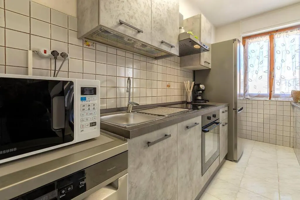 White Lilium Apartment 알게로
