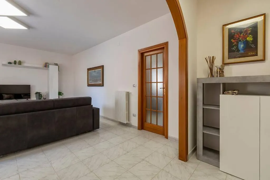 White Lilium Apartment 알게로