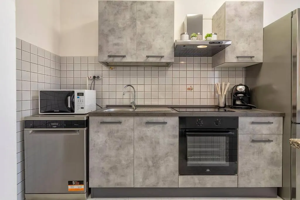 White Lilium Apartment 알게로