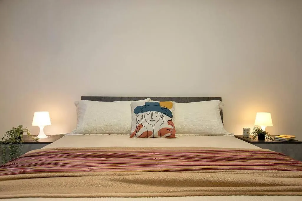 White Lilium Apartment 알게로