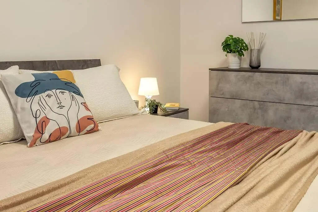 White Lilium Apartment 알게로