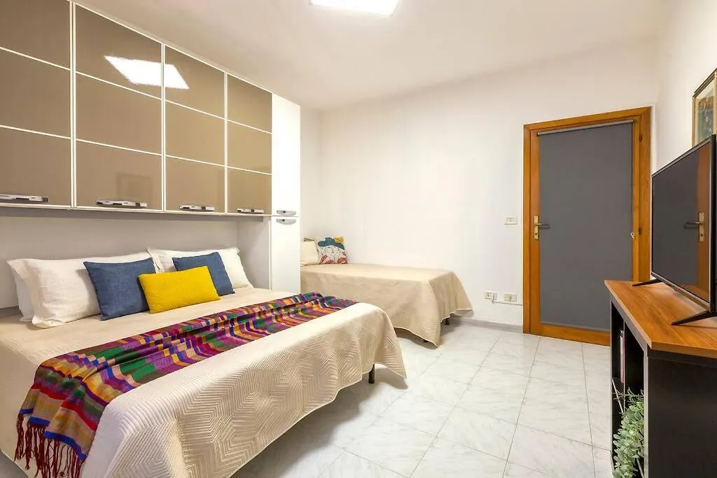 White Lilium Apartment 알게로